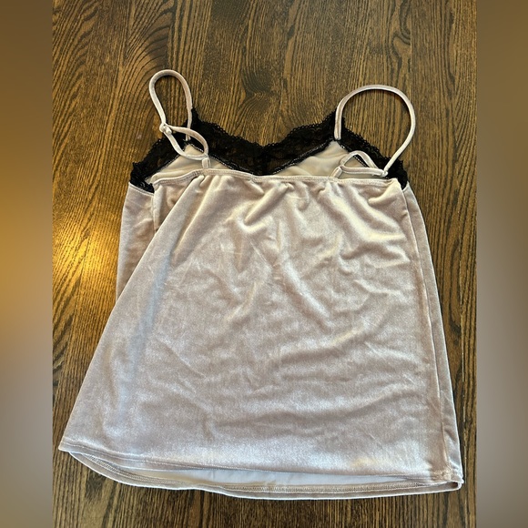 Velvet tank top with lace detailing - Picture 2 of 3
